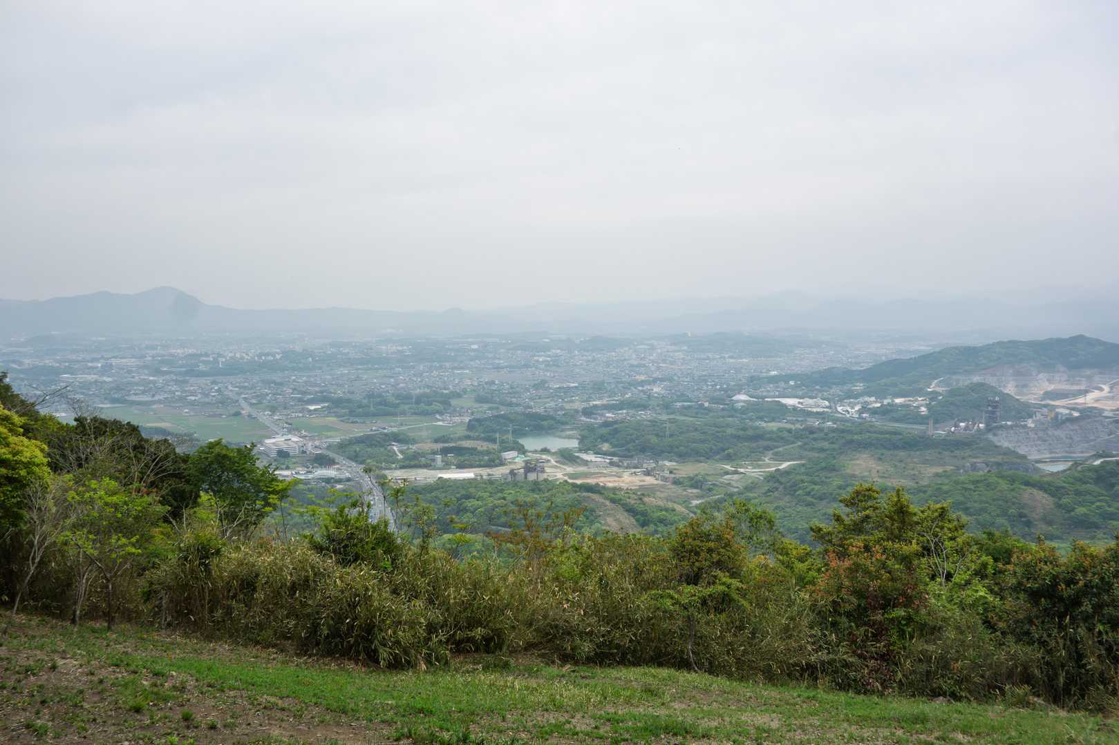 山頂から田川市側の眺望
今日は少し霞んでいます