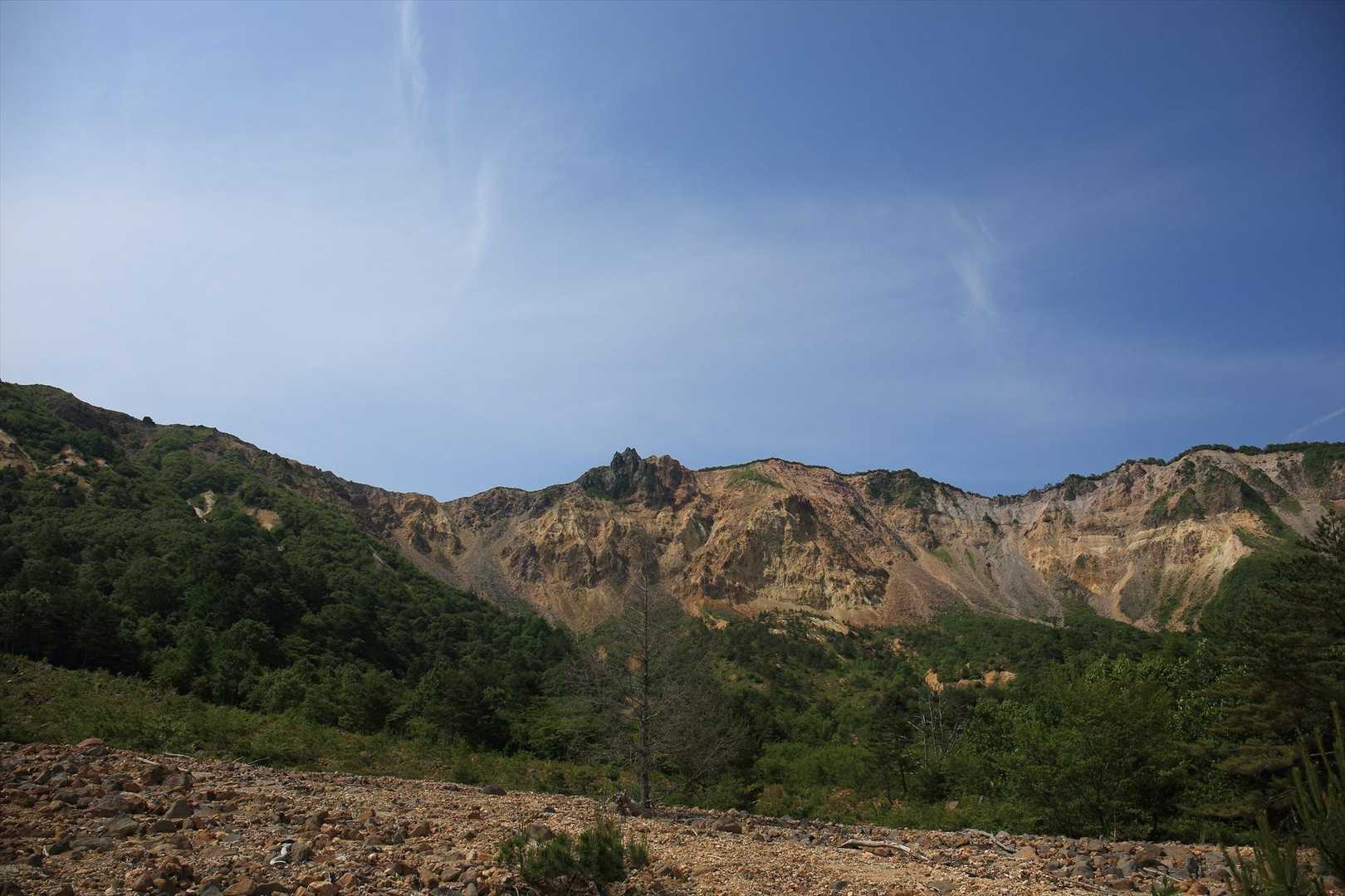 良い天気☀️
岩肌が凛々しい火山らしい山ですね
真ん中が天狗岩