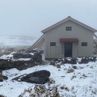 ヒュッテ🛖まで
下りてきました❗️
風が強い🌪️‼️🥶
