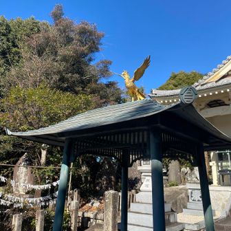 気持ちのいい青空💙
岩崎御嶽社の奥がピークのようです