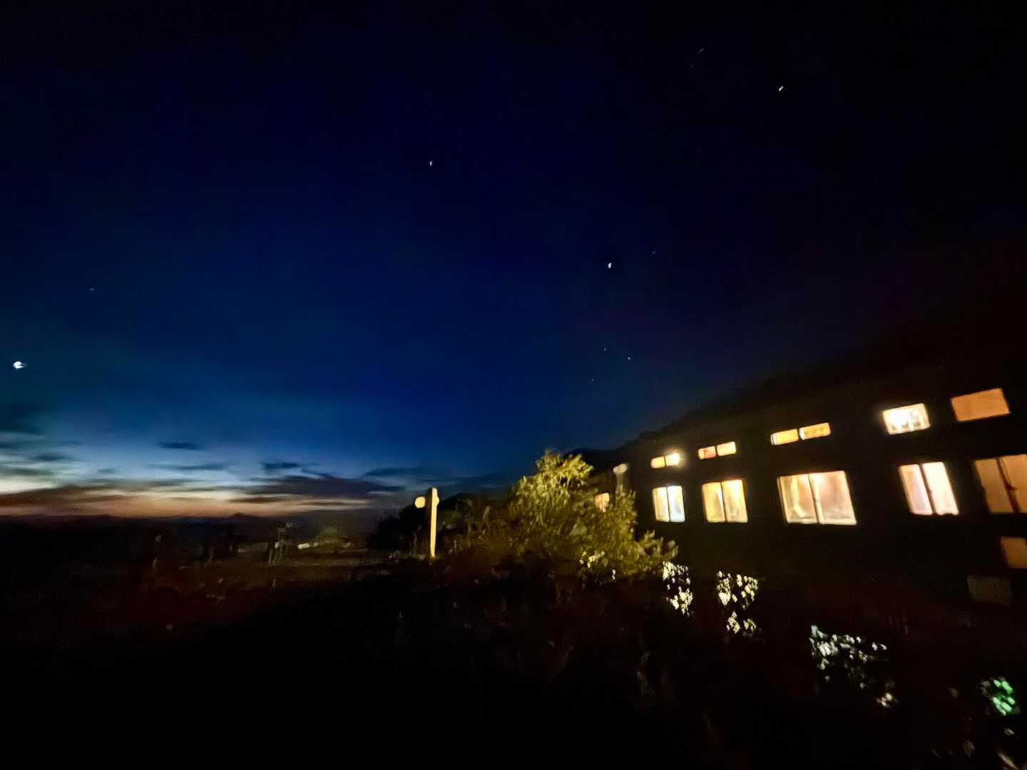 夜明け間近の冷池山荘🌌
