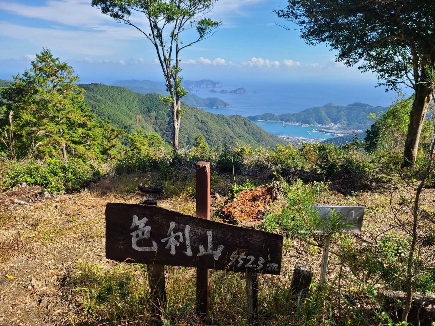 色利登山口-元越山-色利山-石槌山-空の公園登山口 縦走コースの写真