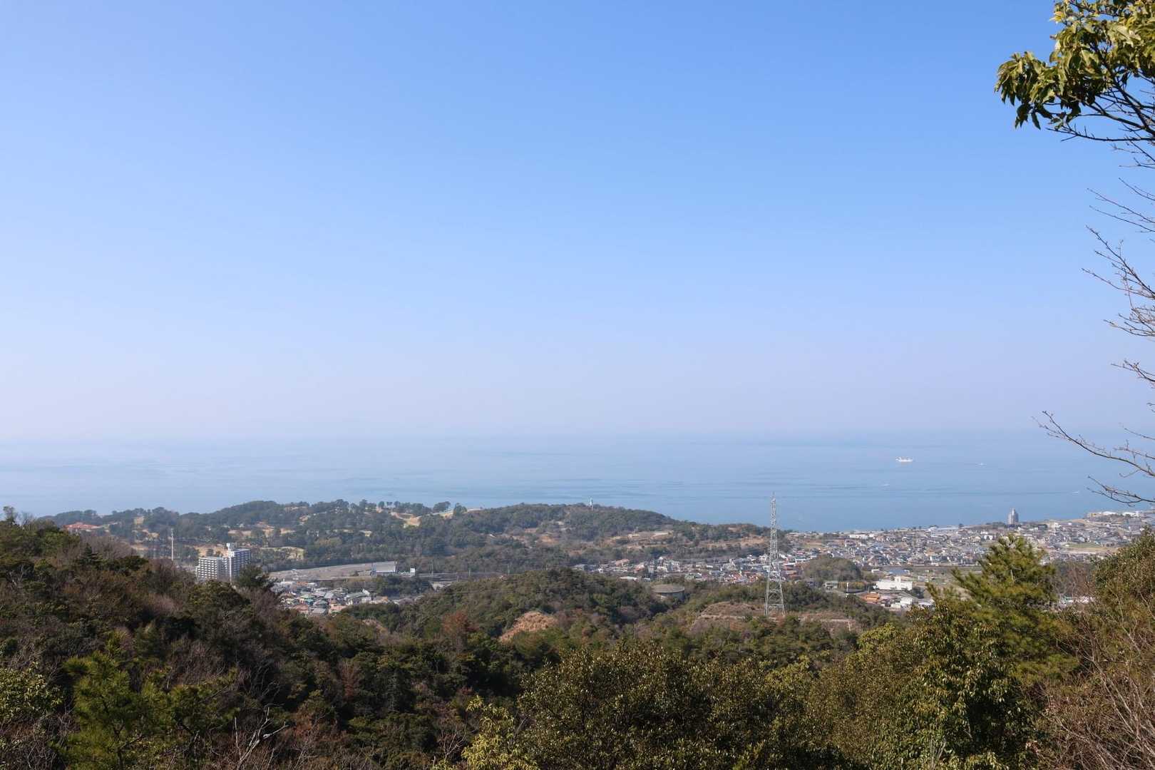 だいぶ降りて来て、眺望の良い所に。