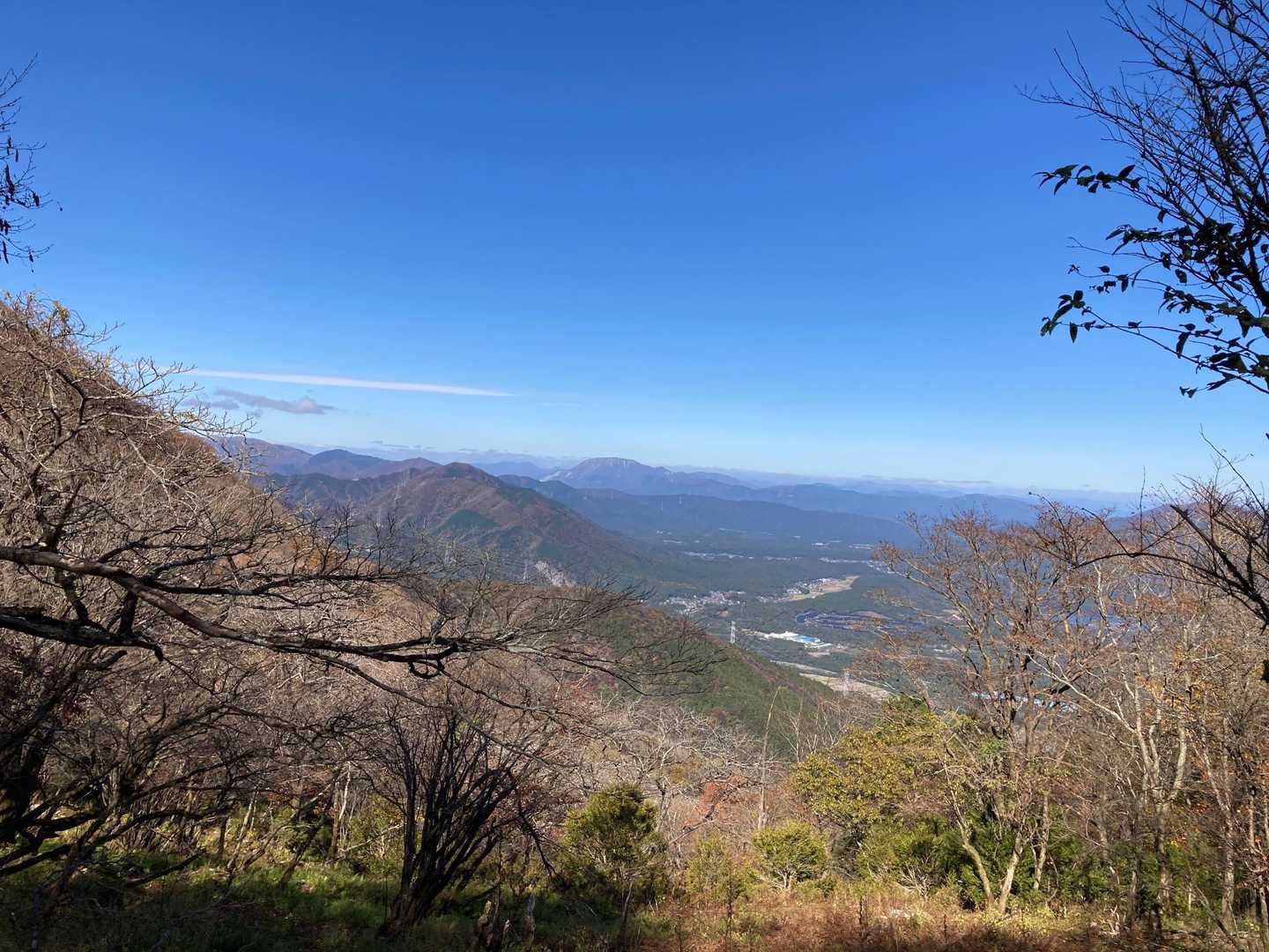 だいぶ上まできたなー。伊吹山もはっきり見える！