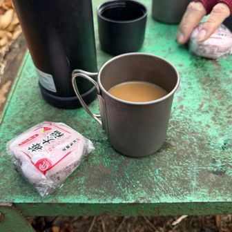 登りでシャリバテ😨
とりあえずコーヒータイム☕️でチャージ。