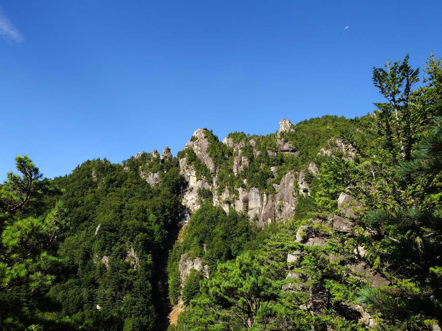 樹林帯の隙間から
瑞牆山