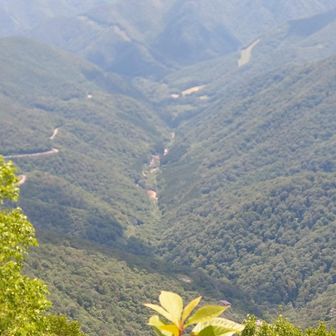 三国山手前から
法師温泉から永井宿までの綺麗なV字谷左が国道17号線群馬区間