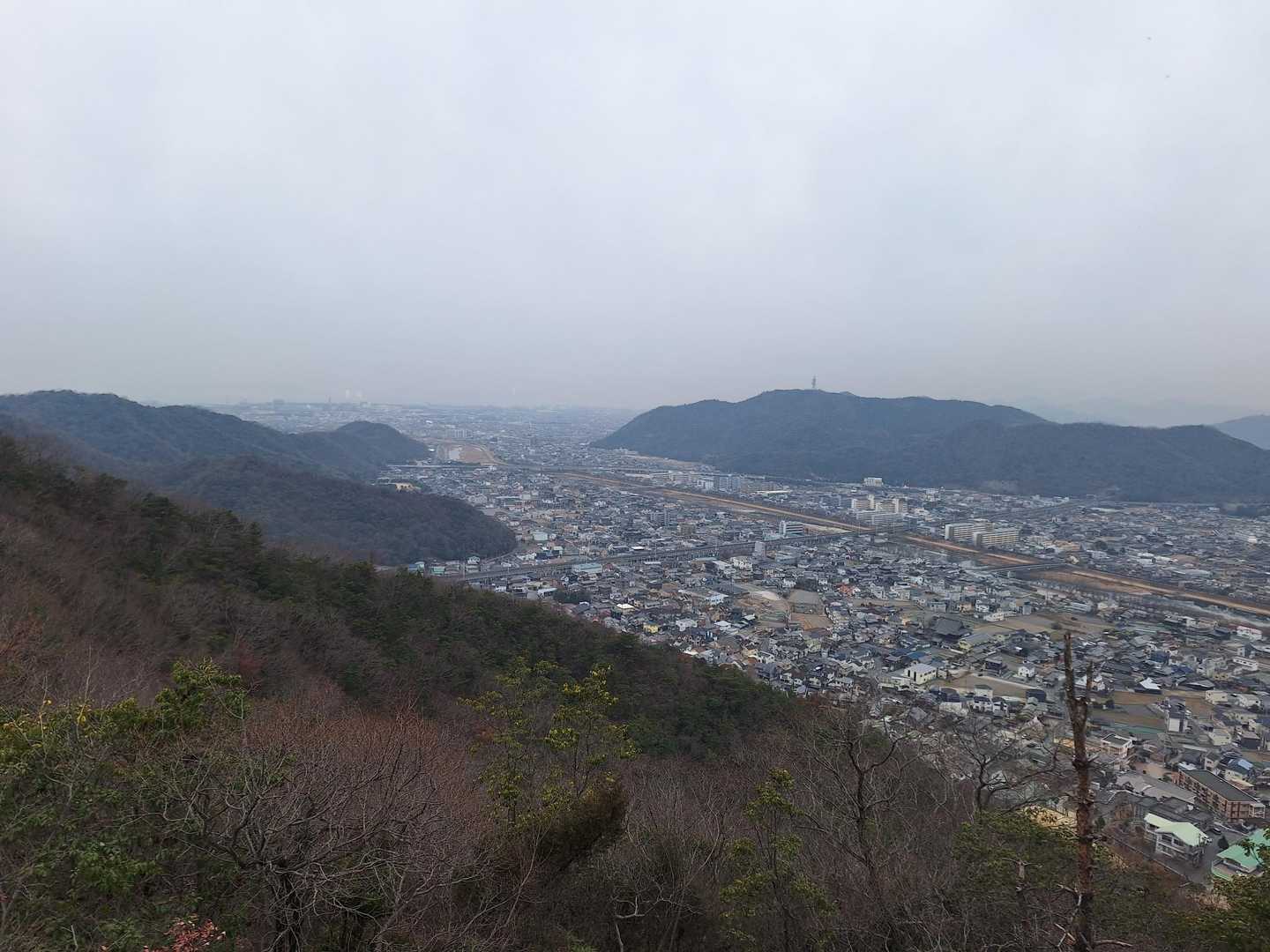 夢前川のむこう側は京見山系、手前は歩いてきた山々