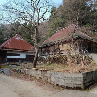 落合の廃村。神社に寄ろうか迷ったが、ロープがしてあったので控えた。