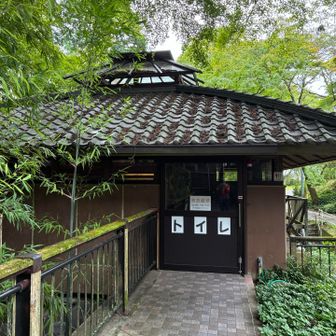 山の中腹にあるお手洗いには、ホント感謝が尽きません。