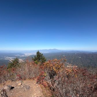 浅間連峰が中心に佐久市の町が手前に見えてます