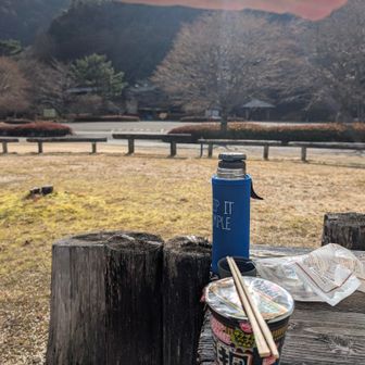 貸し切りの東平で昼飯
ココまで下りると暖かい。