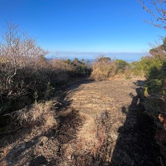 山頂は一枚岩
ゆっくりしたいけど、福岡まで帰るのでサクッと下山！
ありがとうございました😃