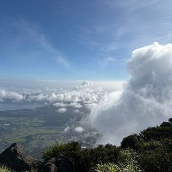 雲が迫ってきてます。