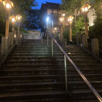 場面飛んで御嶽山みたけさん、と
山頂の御嶽神社
さすがにヘッデンですよ