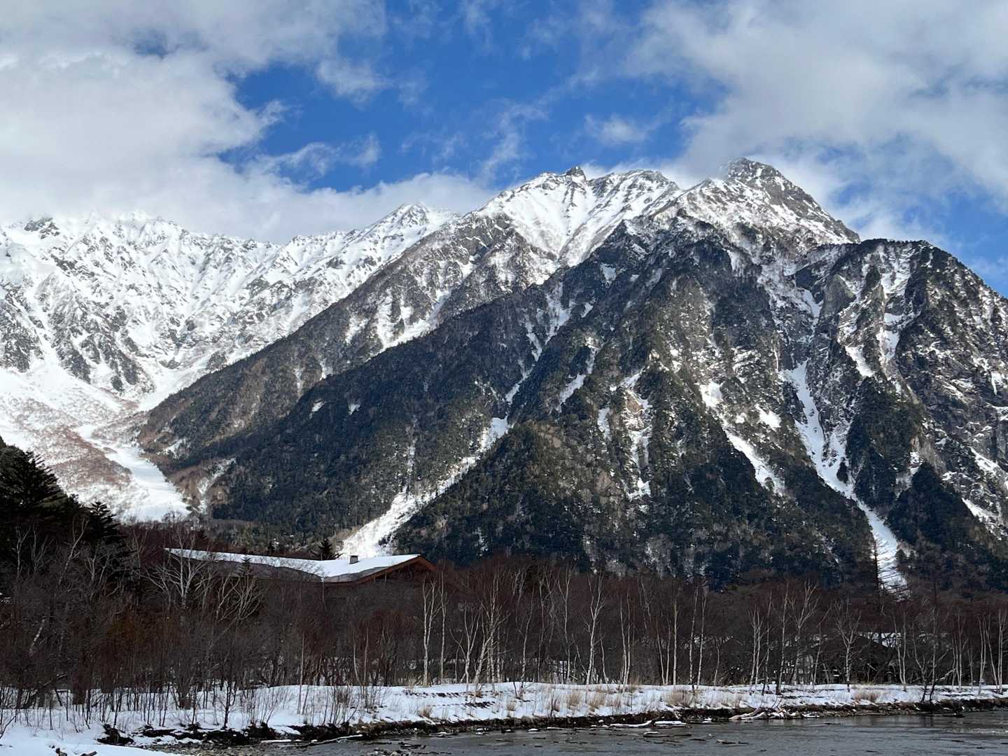 前穂高岳と釣り尾根見えた！🏔️