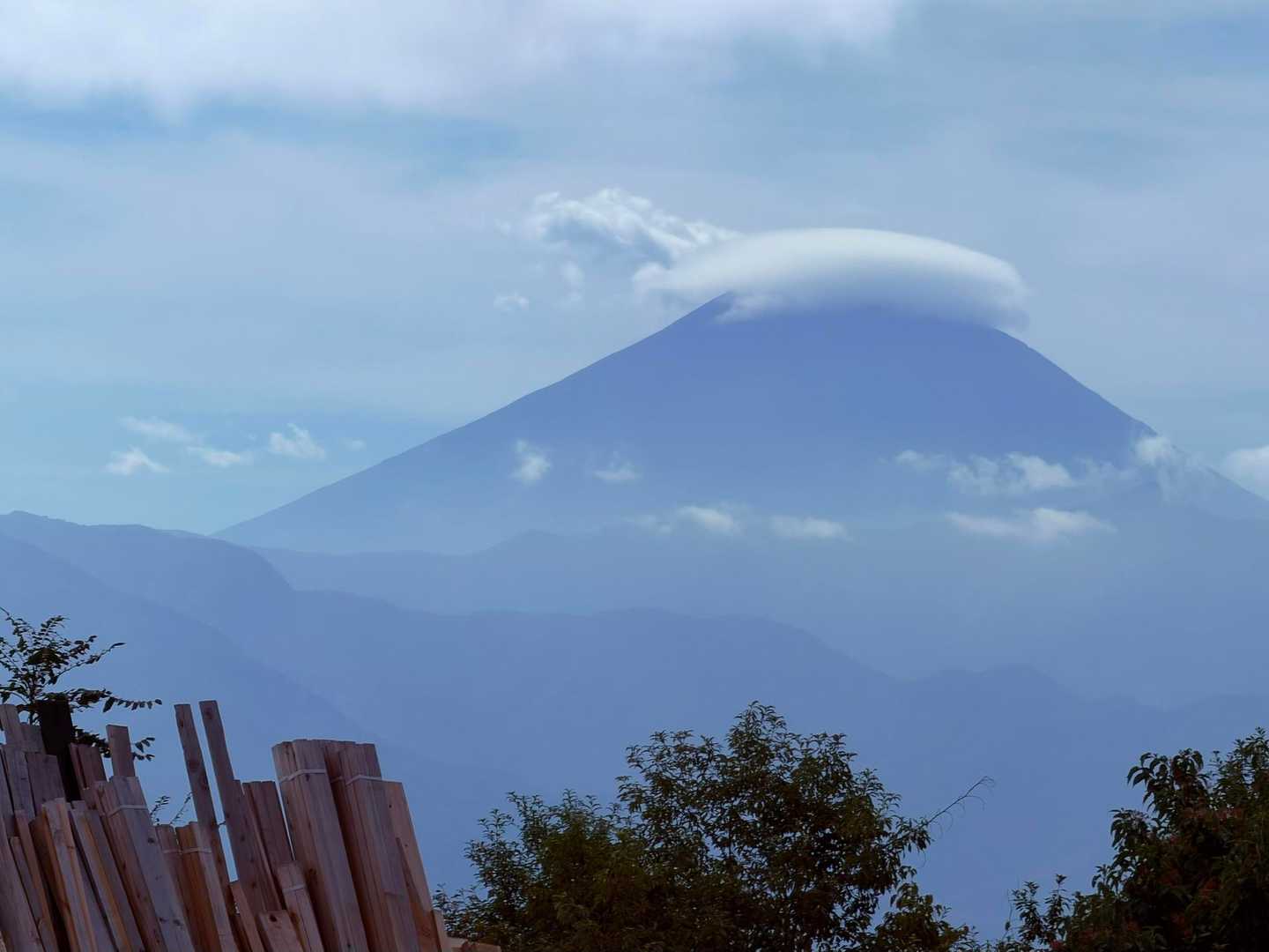 「ほったらかし温泉」に戻りました
頭にタオル(笠雲)を乗せて
粋なお出迎え…爆