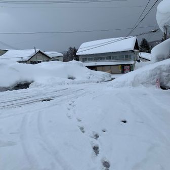 少し除雪もされています
車道を歩いて駐車場へ向かいます