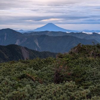 3日目の朝。雲多めですが、富士山くっきり！
