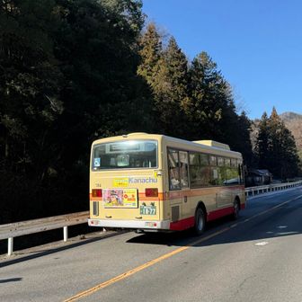藤野駅からバスで約5分陣馬山登山口で降りました🚌
この藤野駅から和田までの路線は廃止対象なんですよね。
残念でならない。