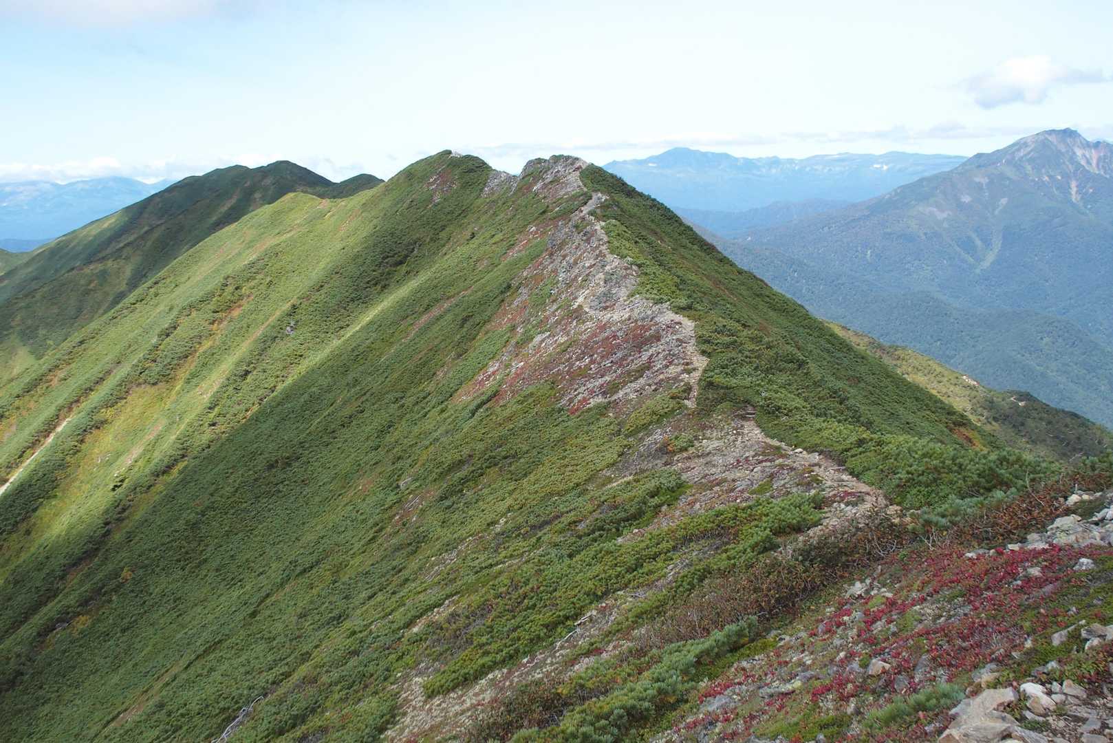糠平富士からの稜線。
石狩岳に似ている。