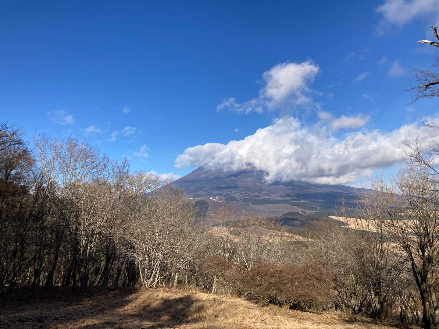 バスの時間に間に合うリミットまで
待ちましたが☁️あまり流れず
下山します😢