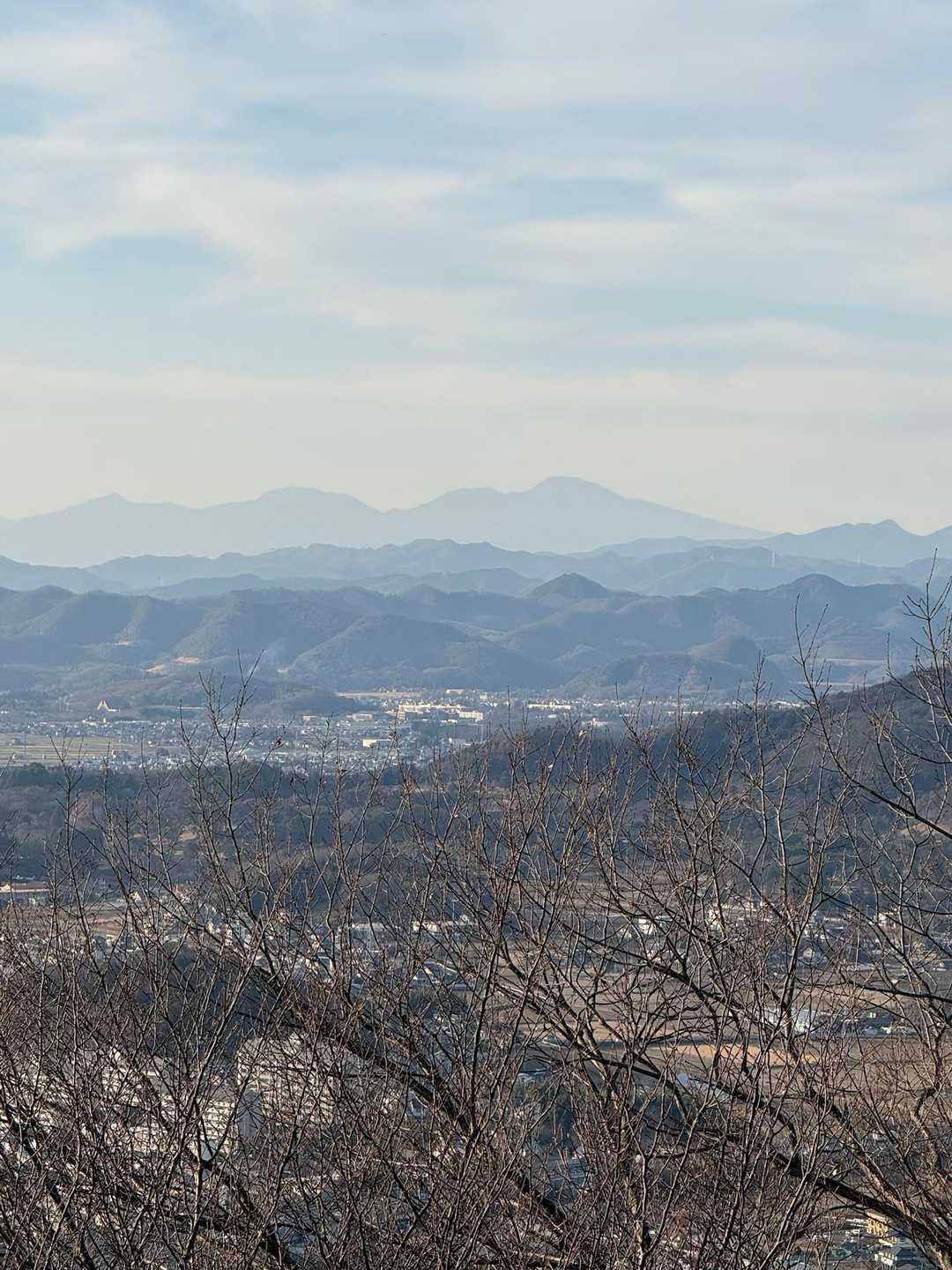山頂からは遠くに赤城山など群馬の山を確認できました！