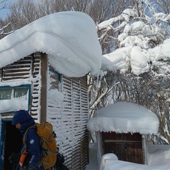 釈迦堂避難小屋で昼食