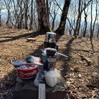 早めのランチ
気温８度　休むと少し寒い