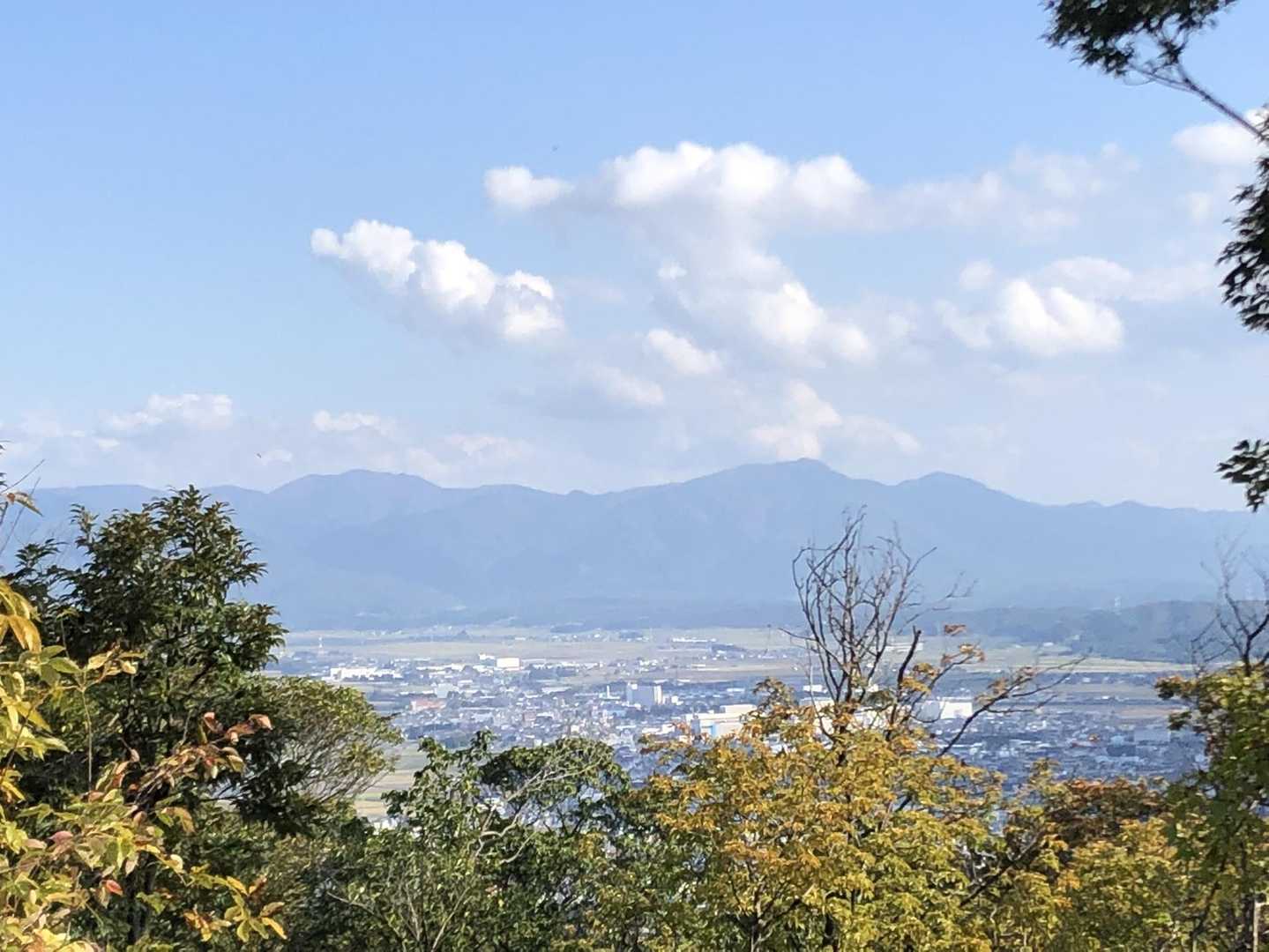 伊吹山と霊仙山⛰