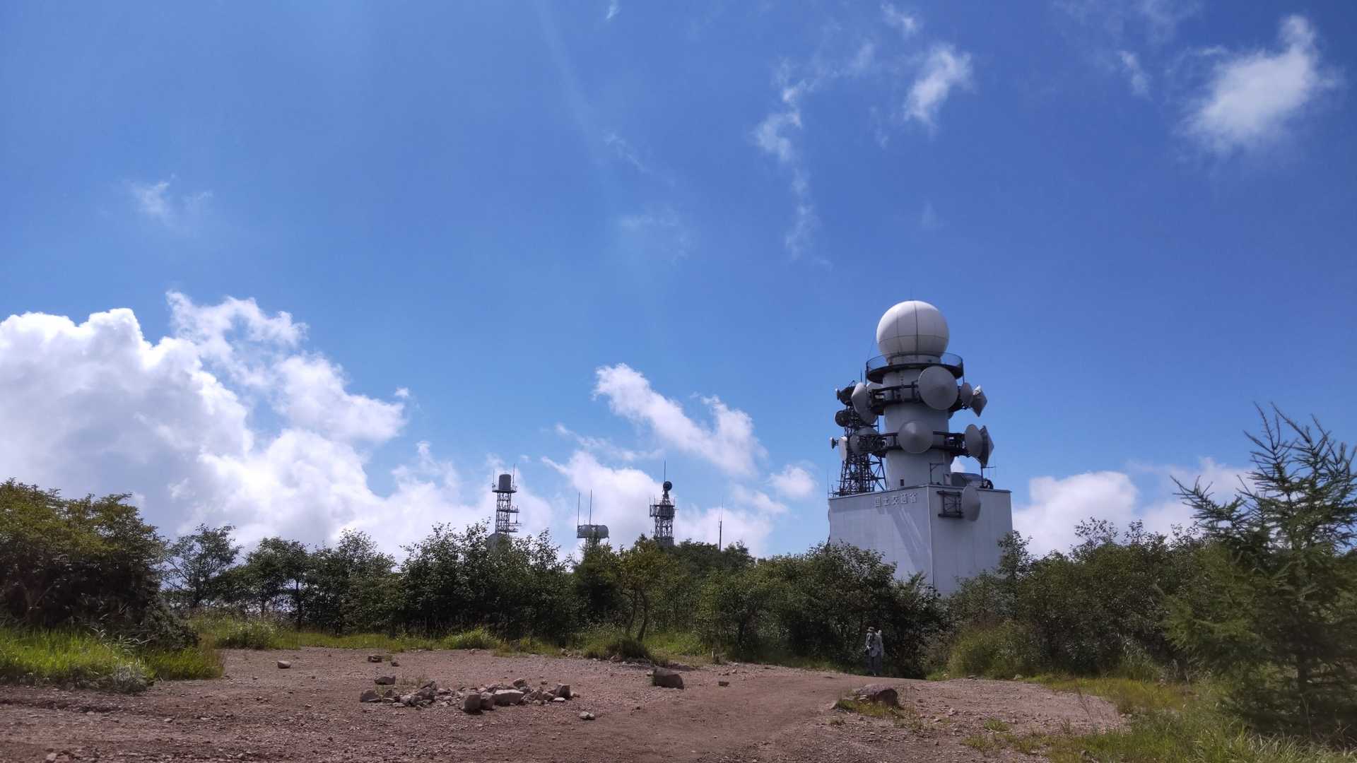山頂のアンテナ群。ヤッホー！また来たよ!