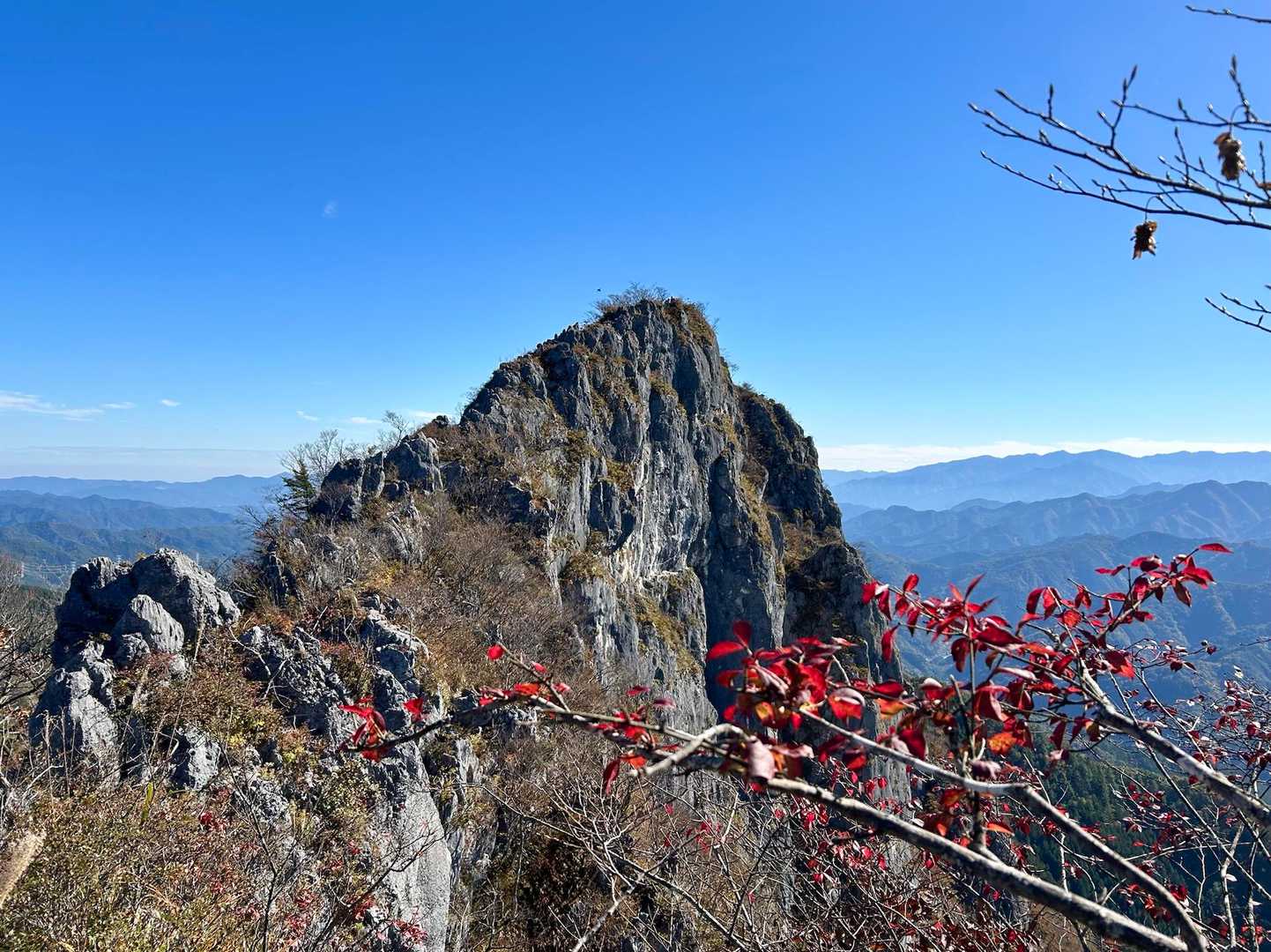 股峠-二子山東岳-二子山西岳-魚尾道峠 周回コースの写真