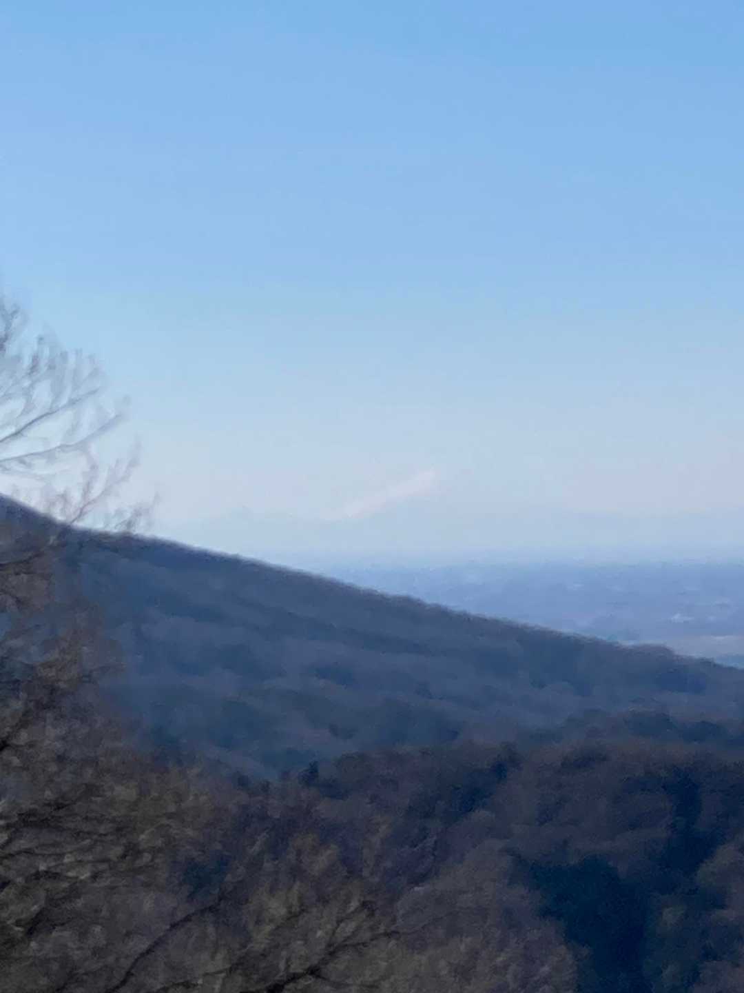 富士山…写真だとわかりにくいけど、富士山‼️