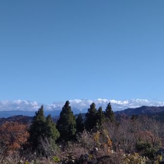 猿倉山山頂からの景色
良い天気で見晴らし最高、立山連峰もきれいに見えます