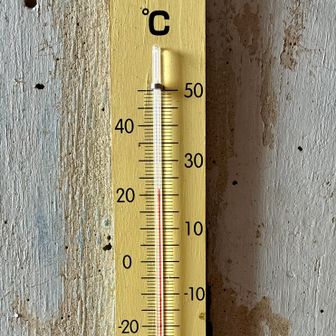 22°