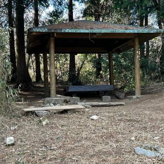 雨ヶ峠の東屋で一服出来ます
