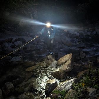 水量少なく、余裕の渡渉👍️
これなら、茶臼側の下山の渡渉も楽勝かな？と思っていたが…