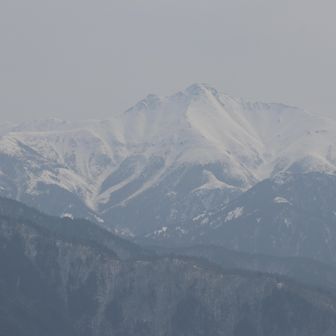 西側から見る笠ヶ岳が新鮮
他にもぐるりと360°、名山がずらり