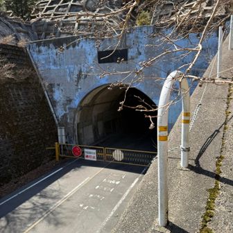 峠のトンネル