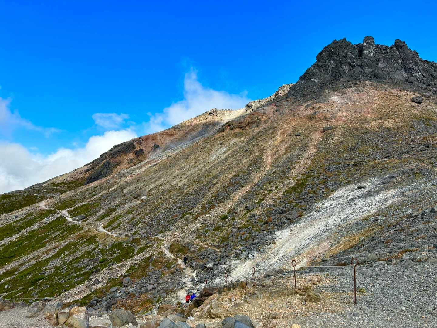 ロープウェイでラクラク山頂へ！絶景の日本百名山・那須茶臼岳の写真