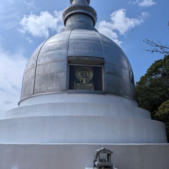 遠目だと宗教施設だと思っとった