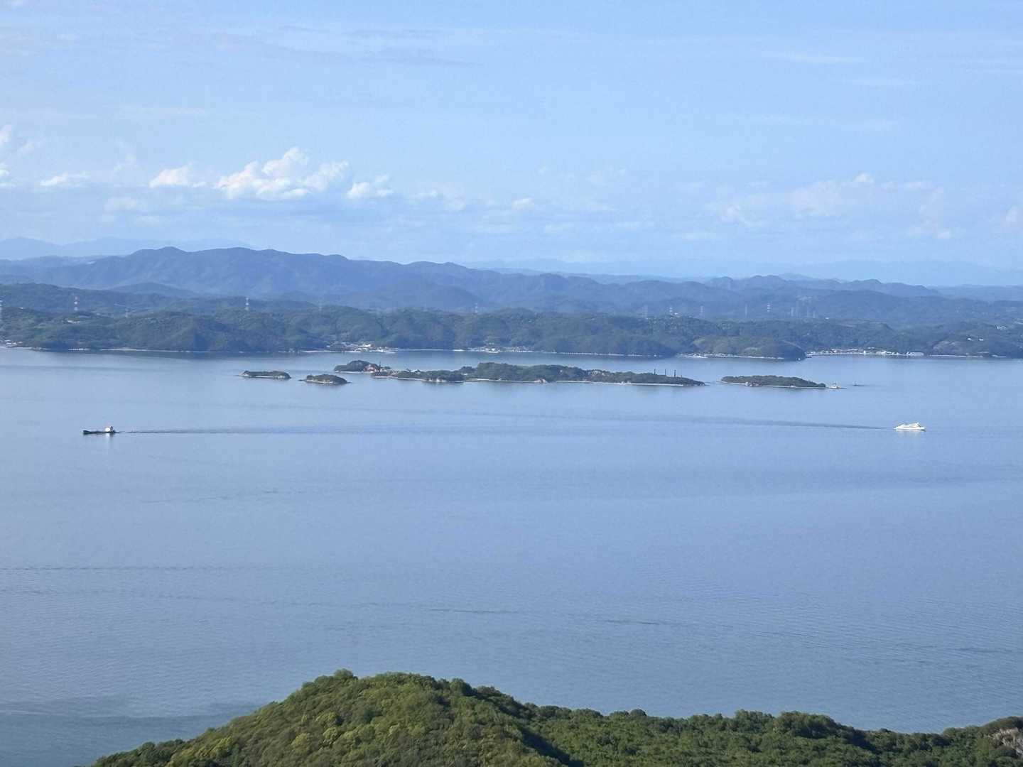 船と瀬戸内の島々😄