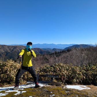 長者峰だからに長者にあやかりて~🤣
でも…
悲しいとき〜！悲しいとき~！
せっかく自分の足で山頂到着したのに、後から来たおじさんに車でも来れるよって言われたとき~！😭