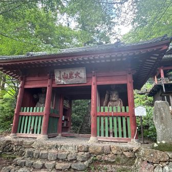 立派な山門があります