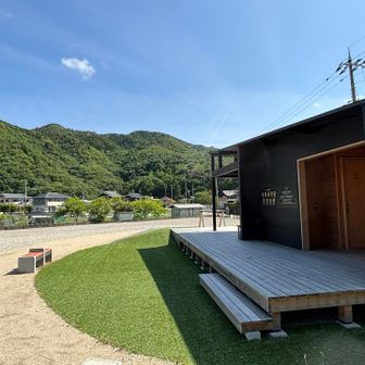 つくはらキャビン　丹生山を眺める
綺麗な無料のシャワーあり　気持ち良かった