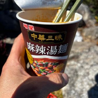 ざる蕎麦とか考えてたんだけど、寒いとかでやめた😭
悲しい😂