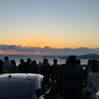 今日は雲が厚いので
なかなか見えず