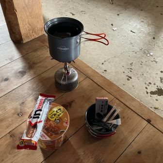 天候の回復を待って
少し早いけどヒュッテで昼食！