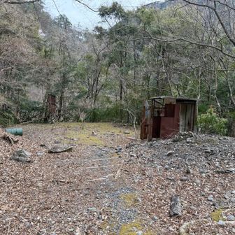 時間を持て余してるので、
トンネル横の廃林道へ行ってみる。
ゴリラ捕獲の檻が4つ。
えっそんなでるの？
そういや熊平沢って嫌なネーミングしてやがる。