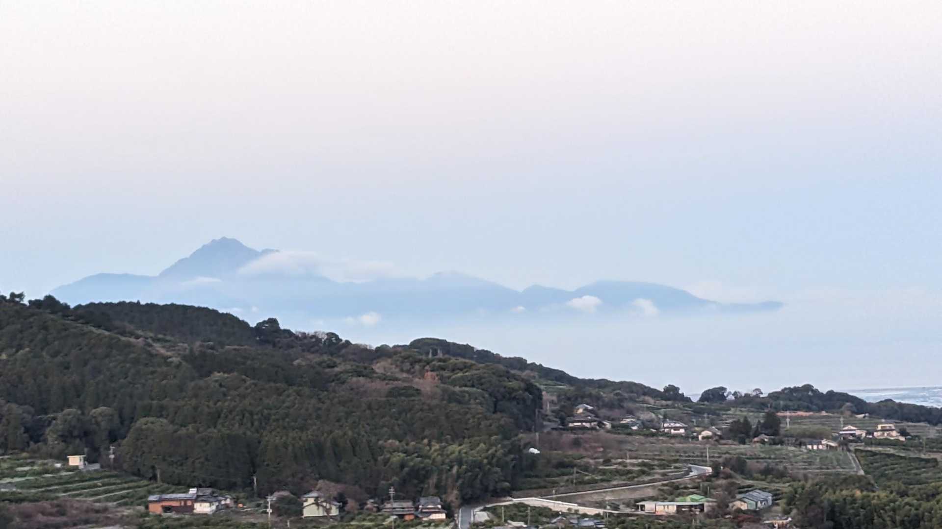けさの雲仙普賢岳